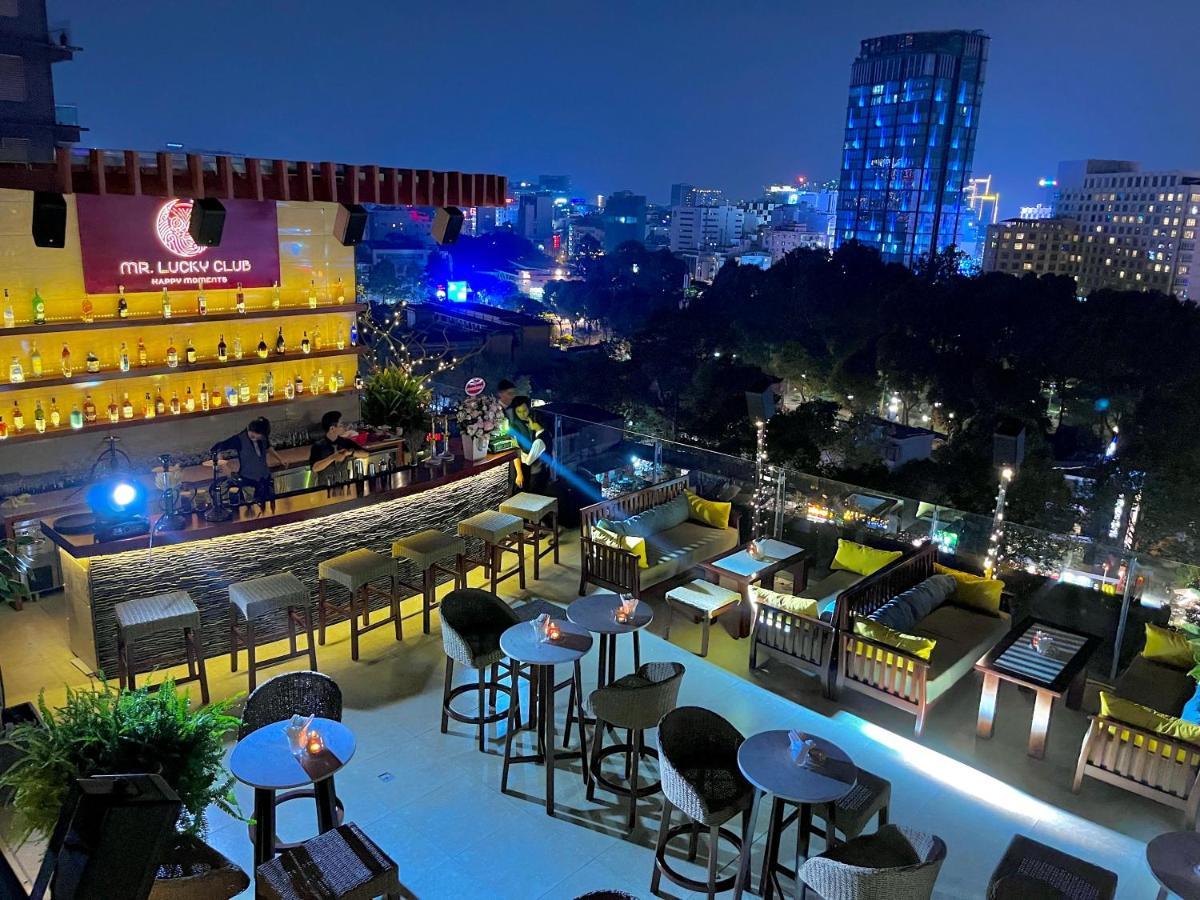 Lotus Central Hotel&SkyBar Ho Chi Minh-stad Buitenkant foto